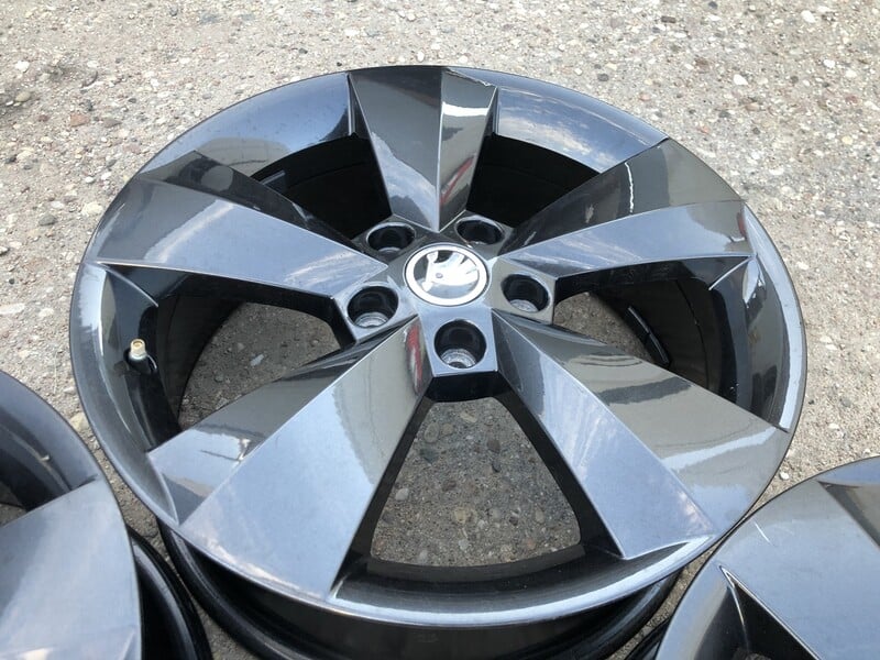 Photo 4 - Skoda Siunciam, 6.5J ET38 light alloy R17 rims