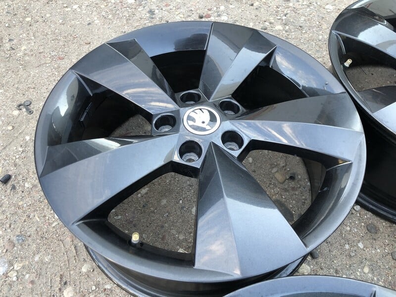 Photo 5 - Skoda Siunciam, 6.5J ET38 light alloy R17 rims