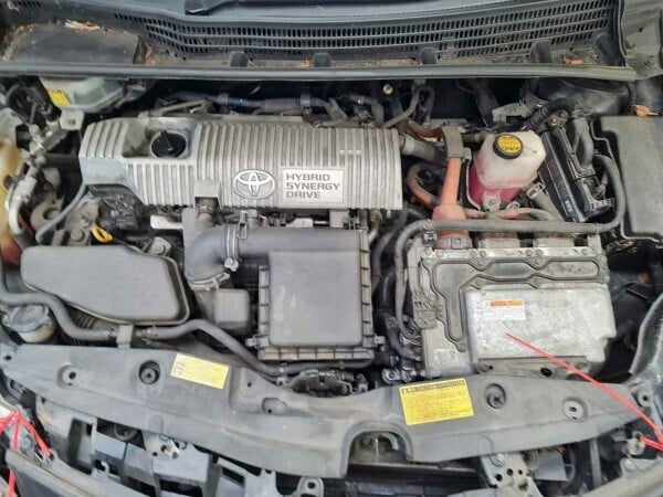 Photo 2 - Toyota Prius IV 2009 y parts