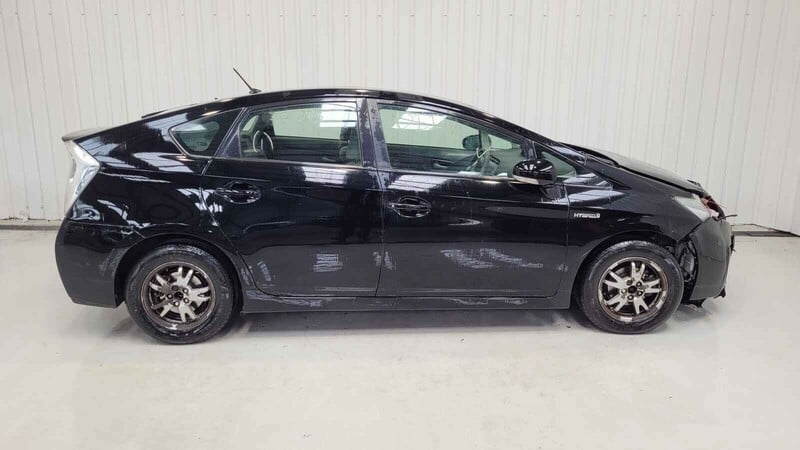 Photo 3 - Toyota Prius IV 2009 y parts