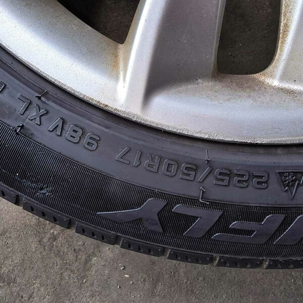 Photo 6 - Light alloy R17 rims