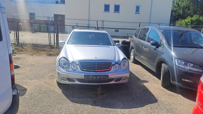 Mercedes-Benz 220 2003 y Sedan