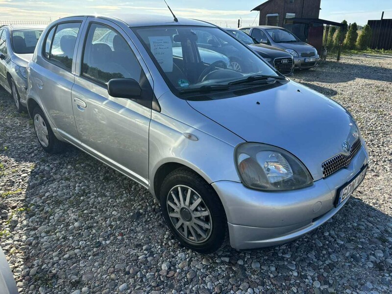 Toyota Yaris 2000 г Хэтчбек