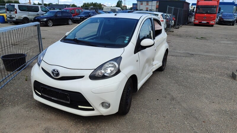 Photo 2 - Toyota Aygo VVT-i Active 2013 y