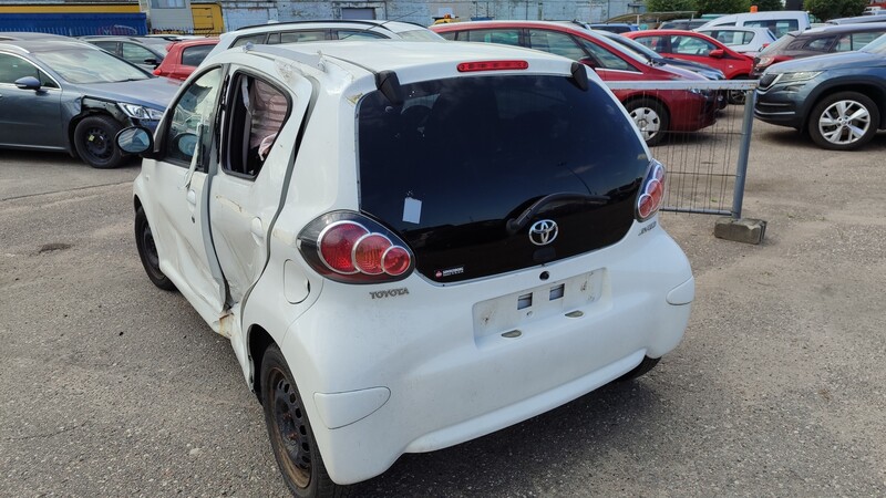 Photo 6 - Toyota Aygo VVT-i Active 2013 y