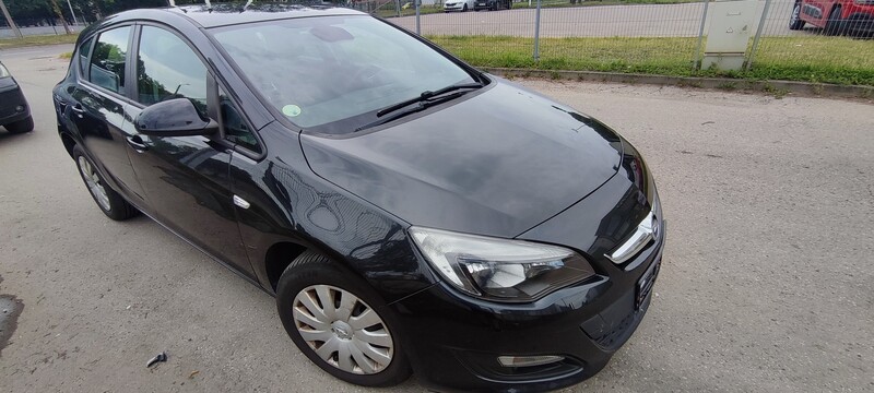 Opel Astra 2014 y Hatchback