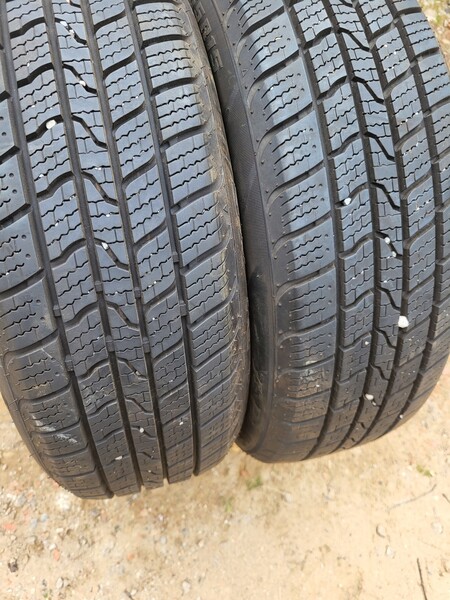 Kumho R15 universalios padangos lengviesiems