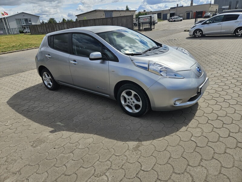 Фотография 2 - Nissan Leaf 2015 г Хэтчбек