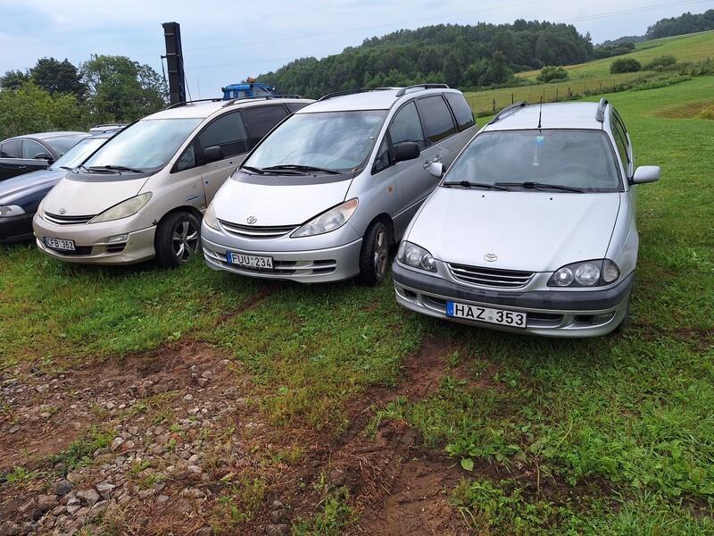 Toyota Previa 2000 г Минивэн