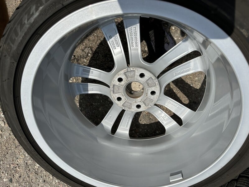 Photo 9 - Volkswagen Siunciam, 7,5J ET51 light alloy R18 rims