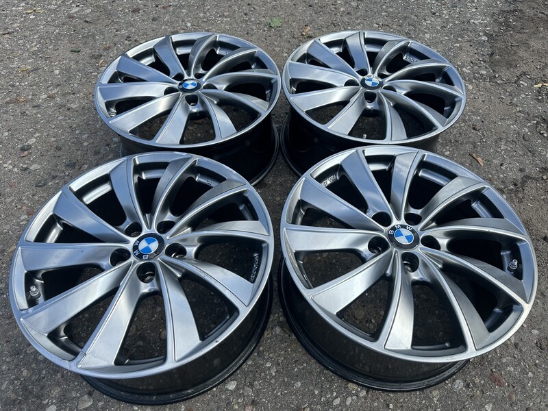 BMW Siunciam, 8J ET43 light alloy R18 rims