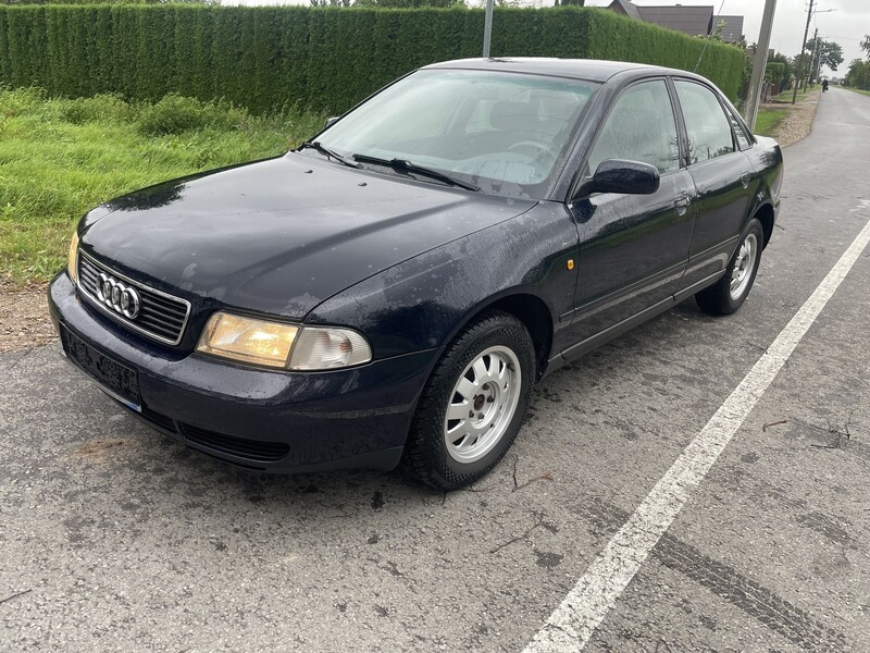 Audi A4 1999 г Седан