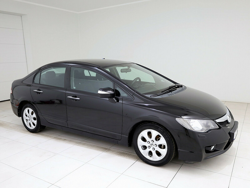 Honda Civic 2010 г Седан