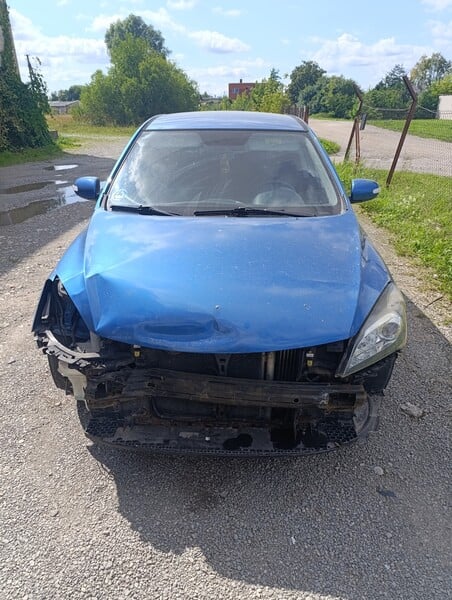 Photo 16 - Kia Cee'd 2009 y parts