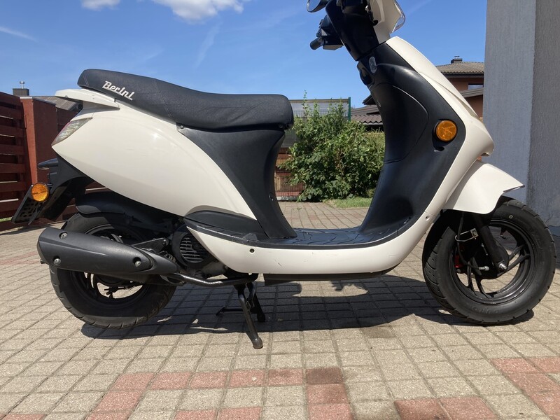 Benelli 2015 m Motoroleris / Mopedas