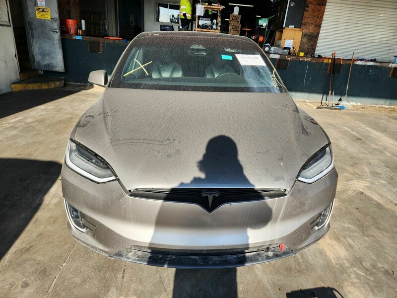 Tesla Model X 2020 m Visureigis / Krosoveris