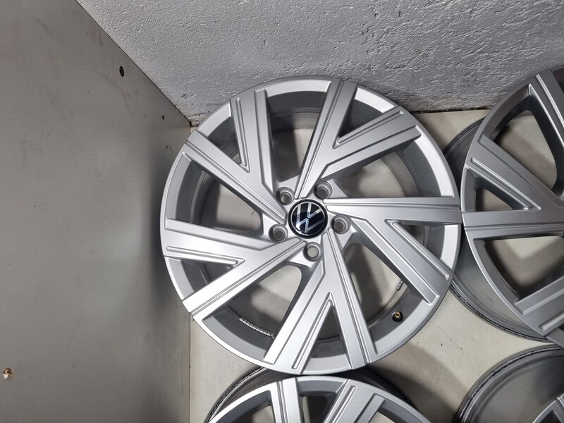 Photo 5 - Volkswagen Golf 7 originalūs Golf light alloy R18 rims