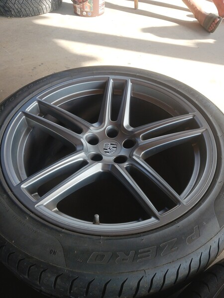 Photo 3 - Porsche Macan light alloy R20 rims