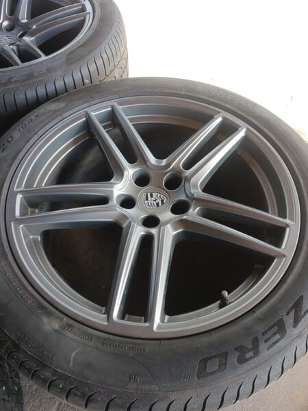 Photo 4 - Porsche Macan light alloy R20 rims