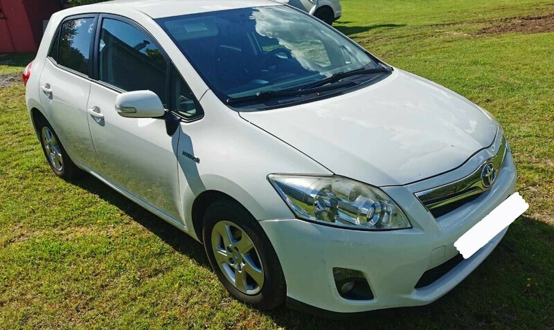 Toyota Auris 2011 г Хэтчбек