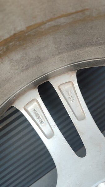 Photo 7 - Light alloy R20 rims