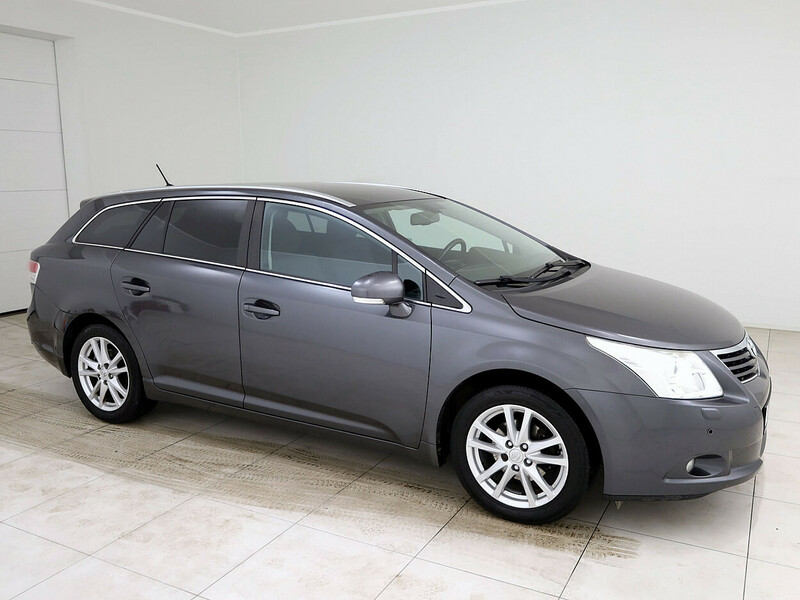 Toyota Avensis 2012 г Универсал