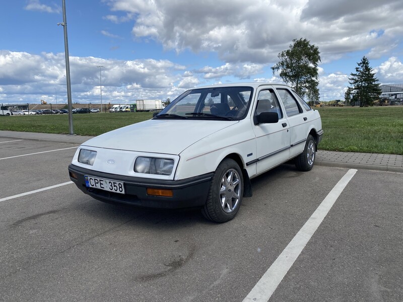 Фотография 1 - Ford Sierra 1984 г Хэтчбек