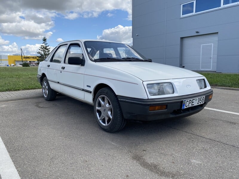 Фотография 2 - Ford Sierra 1984 г Хэтчбек