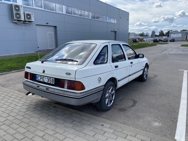 Фотография 3 - Ford Sierra 1984 г Хэтчбек