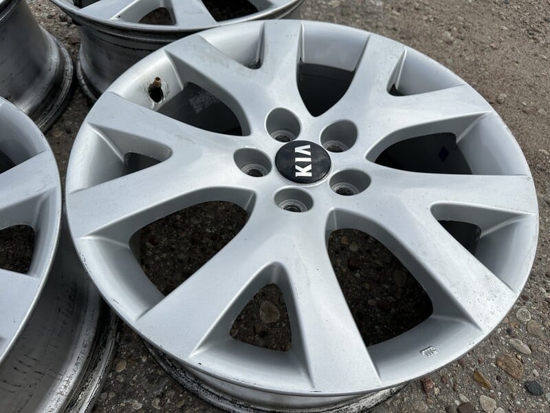 Photo 2 - KIA Siunciam, 7.5J ET50 light alloy R18 rims