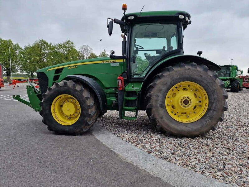 Photo 3 - John Deere 2011 y Tractor