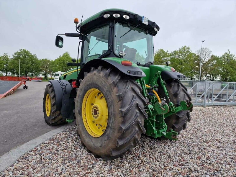 Photo 7 - John Deere 2011 y Tractor