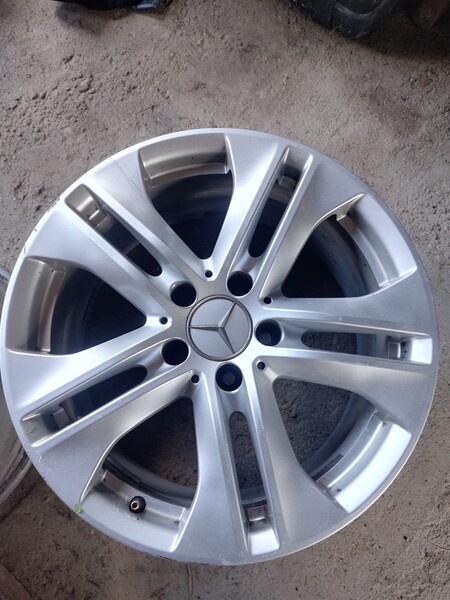 Photo 2 - Mercedes-Benz light alloy R17 rims