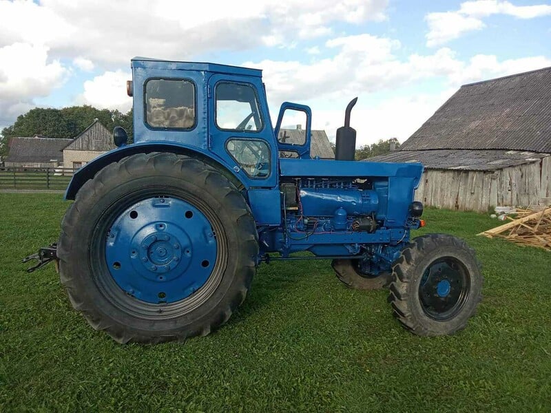 Photo 2 - T40 1984 y Tractor