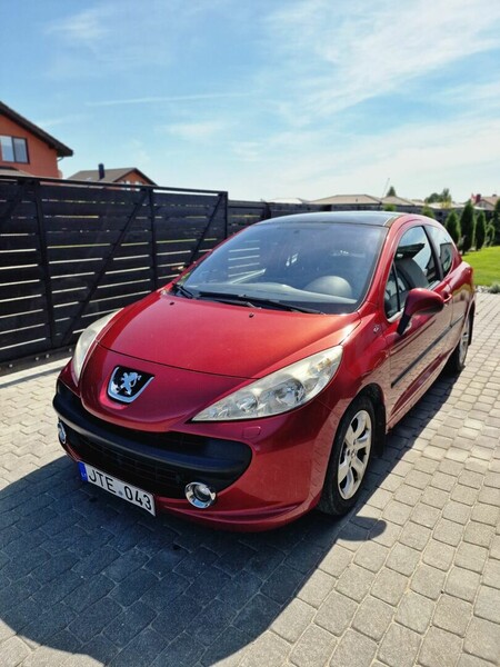 Peugeot 207 2007 г Купе