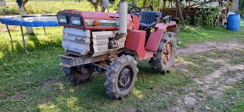 Kubota 2007 y Tractor