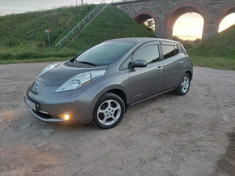 Nissan Leaf 2014 г Хэтчбек