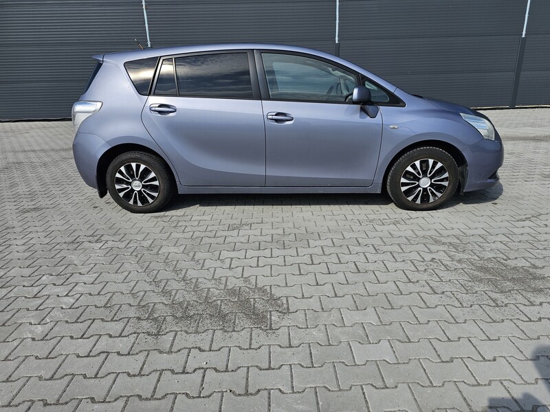 Photo 11 - Toyota Verso D-4D Premium 7os 2010 y