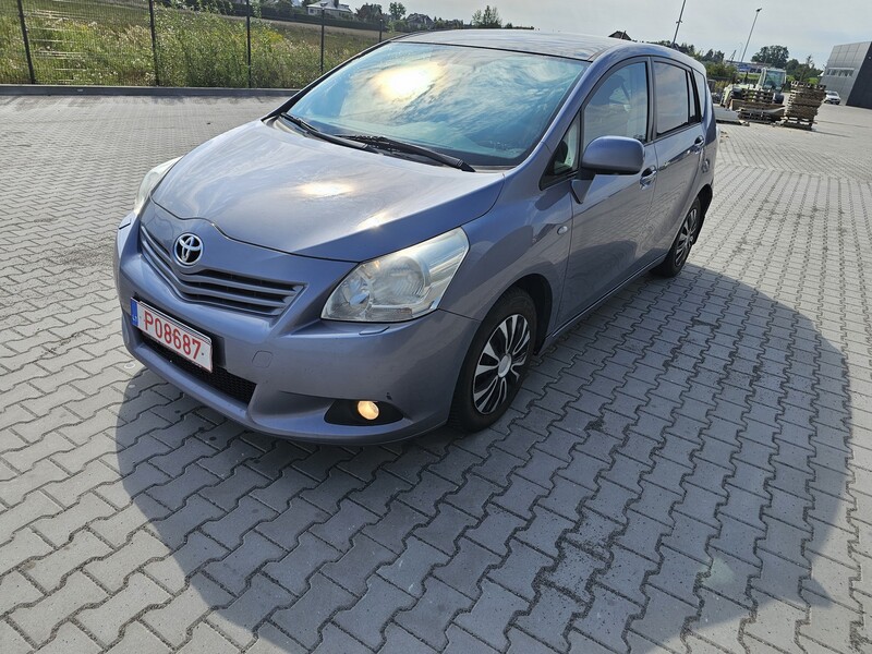 Photo 4 - Toyota Verso D-4D Premium 7os 2010 y