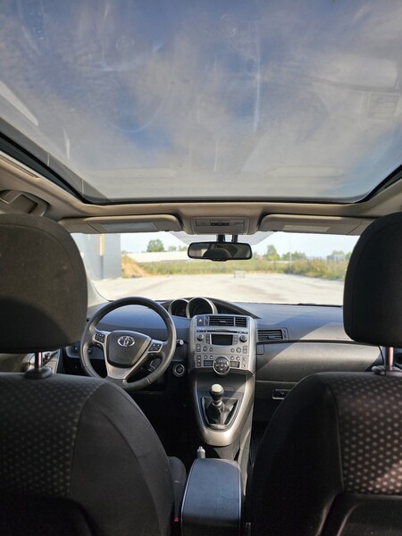 Photo 12 - Toyota Verso D-4D Premium 7os 2010 y