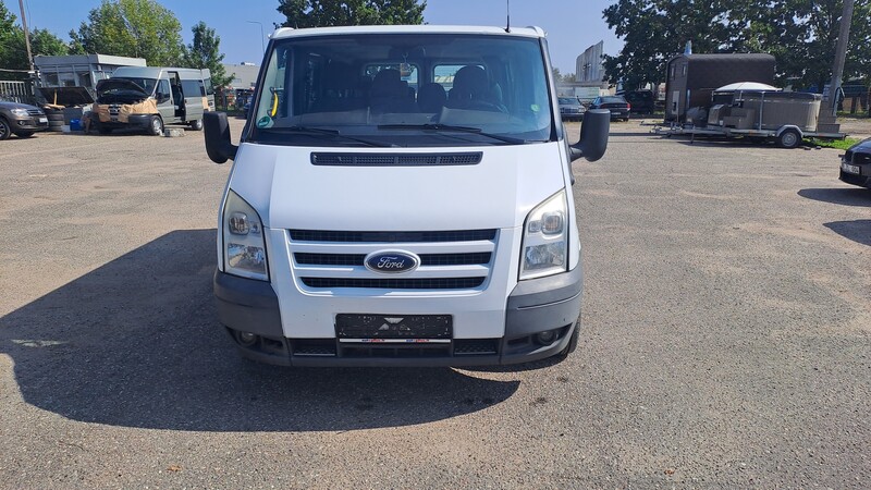 Photo 6 - Ford Transit 2011 y Minibus