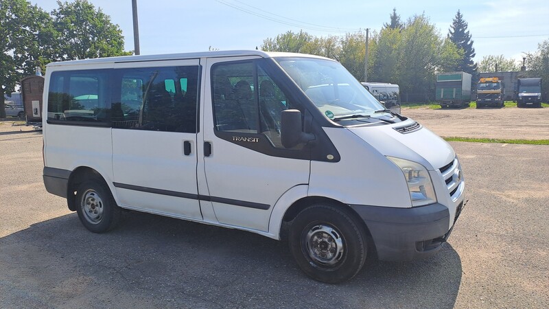 Photo 7 - Ford Transit 2011 y Minibus