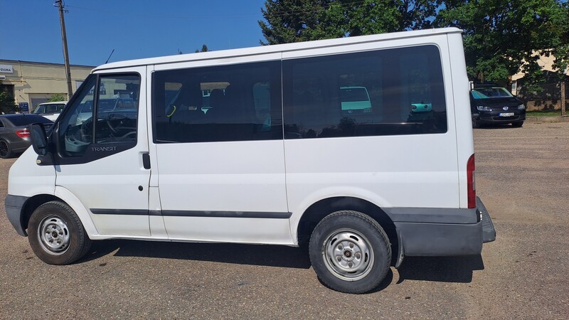 Photo 8 - Ford Transit 2011 y Minibus