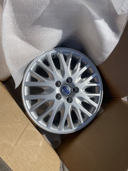 Photo 2 - Volvo light alloy R16 rims