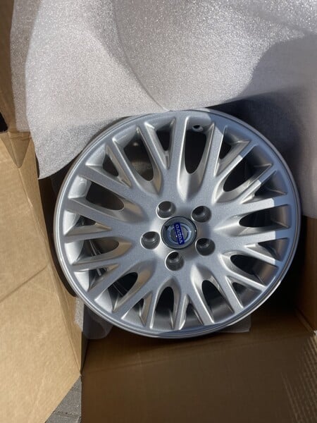 Photo 3 - Volvo light alloy R16 rims