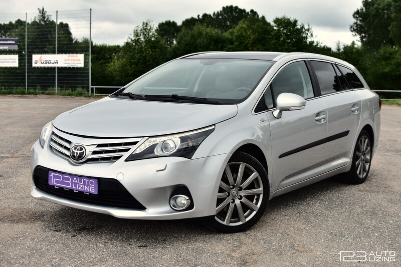 Toyota Avensis 2012 г Универсал