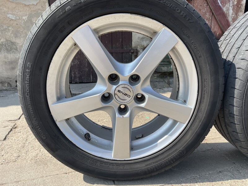 Enzo Insignia light alloy R17 rims