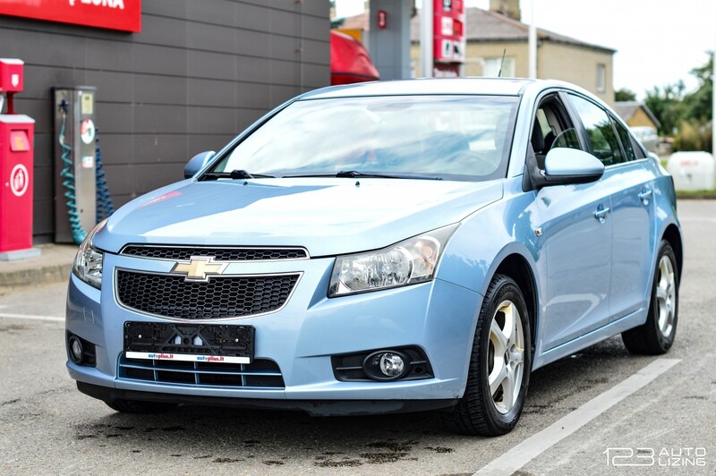 Chevrolet Cruze 2010 y Sedan