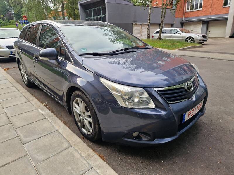 Toyota Avensis D-4D 2010 г