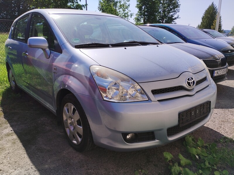 Toyota Corolla Verso 2005 г Минивэн